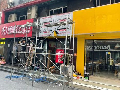 富宁制作广告招牌如何避免它发黄？